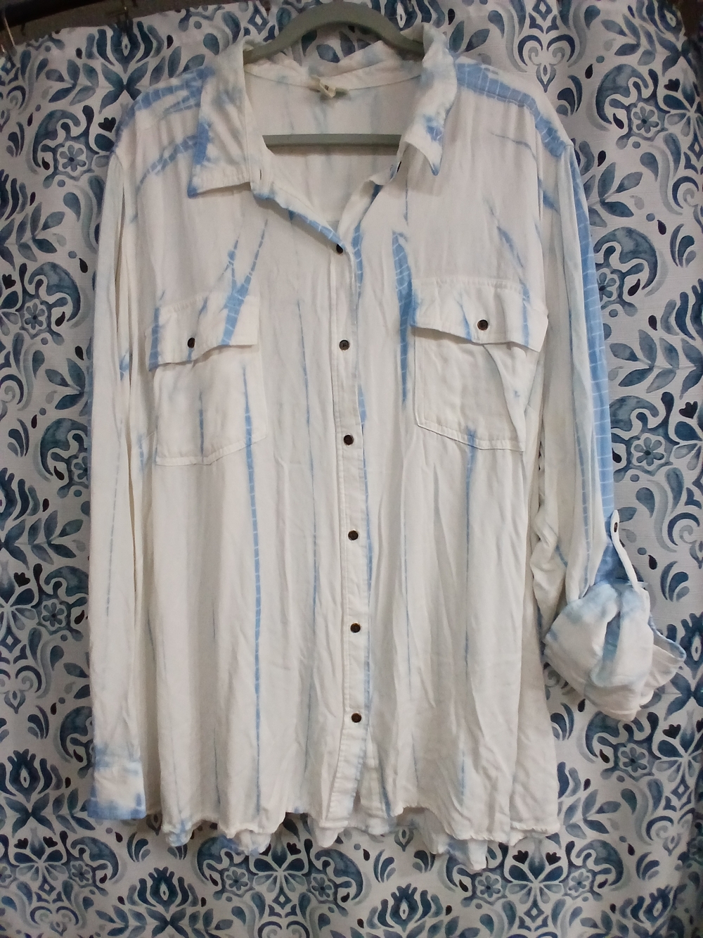 a.n.a White and Light Blue Tie-Dye Button-Front Blouse